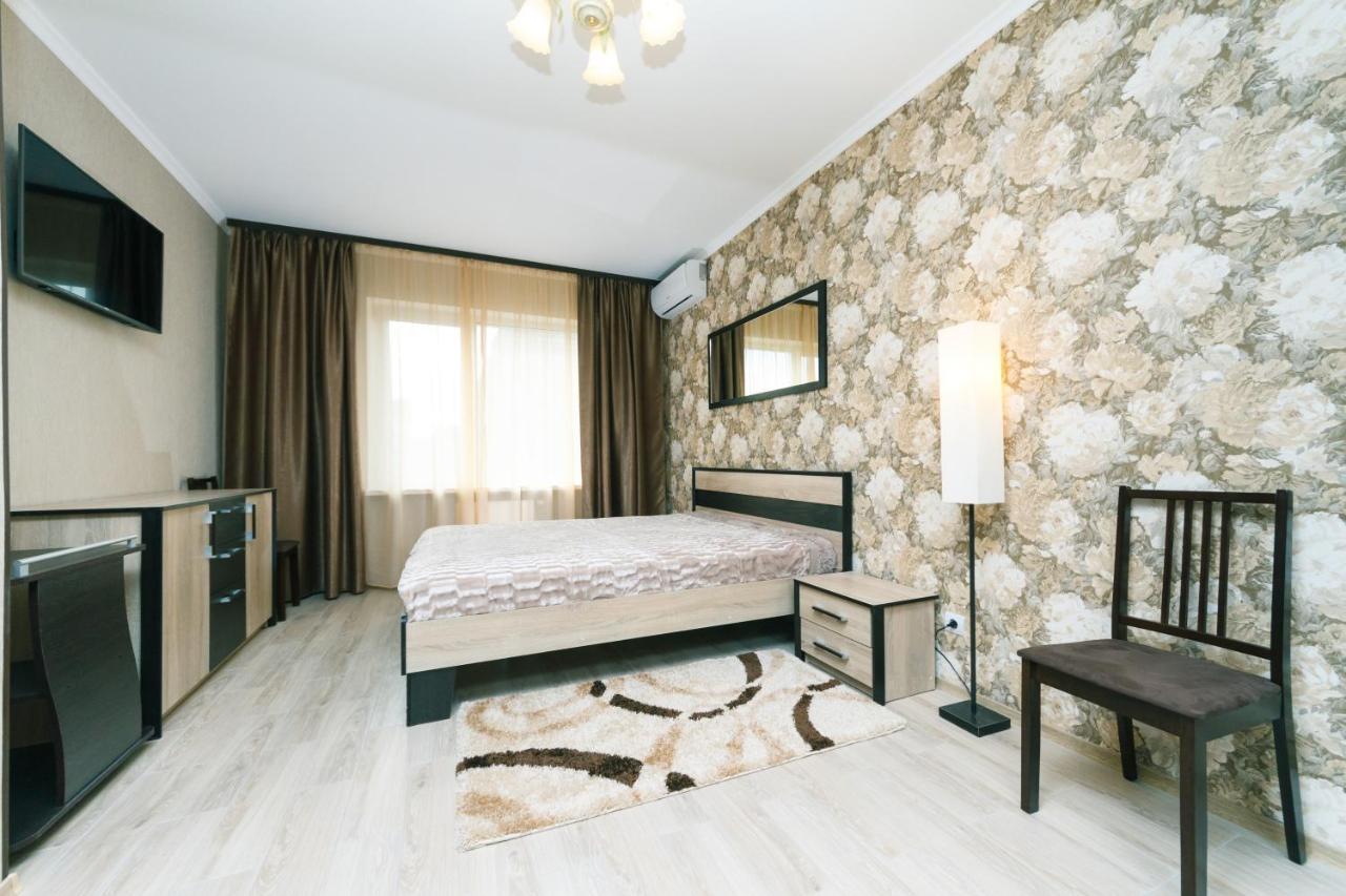 Poznyaky Apartments Patriotika Kiev Buitenkant foto