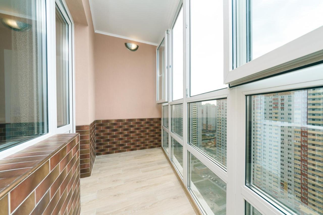 Poznyaky Apartments Patriotika Kiev Buitenkant foto